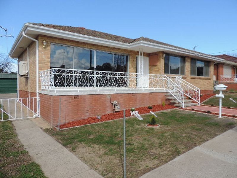 1 Christopher Crescent, Queanbeyan NSW 2620