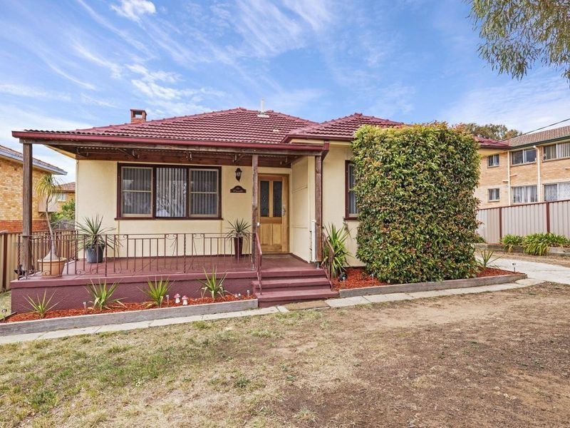 54 Crest Road, Queanbeyan NSW 2620