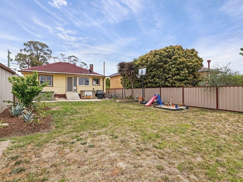 54 Crest Road, Queanbeyan NSW 2620
