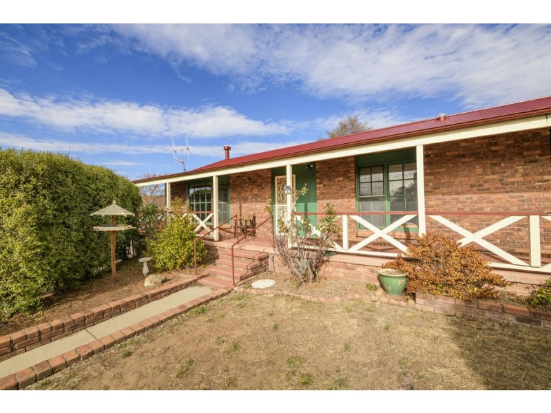 5 McInnes Place, Queanbeyan NSW 2620
