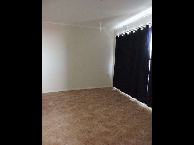 18 Uriarra Road, Queanbeyan NSW 2620