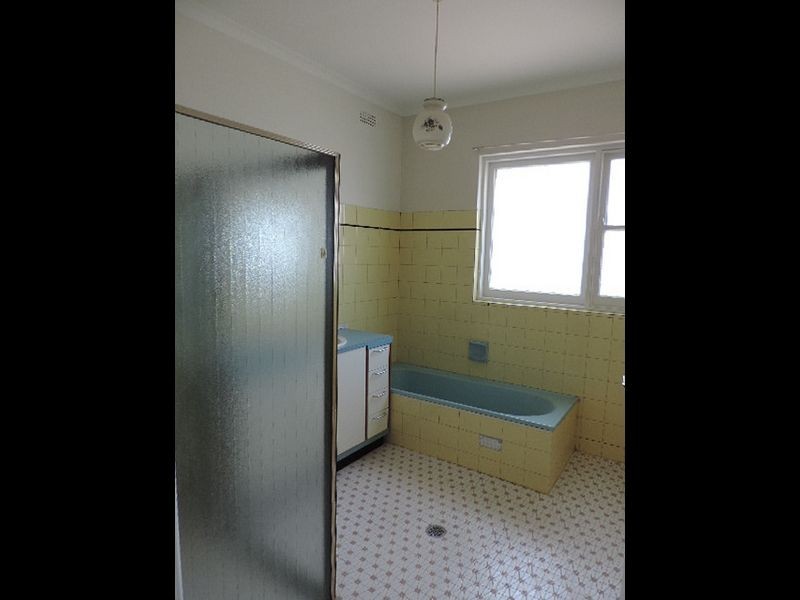 18 Uriarra Road, Queanbeyan NSW 2620