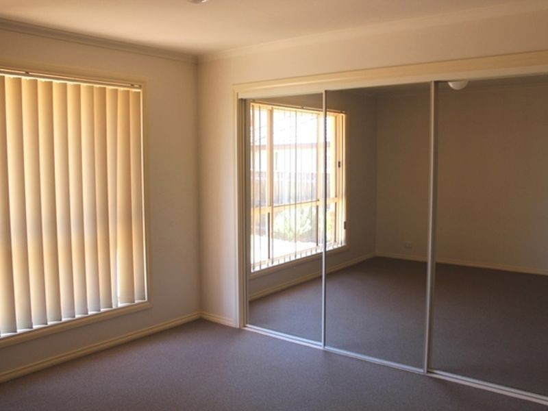 43 Rosewood Glen, Jerrabomberra NSW 2619