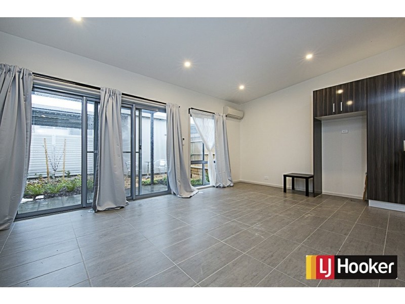 15 Lovegrove Walk, Googong NSW 2620