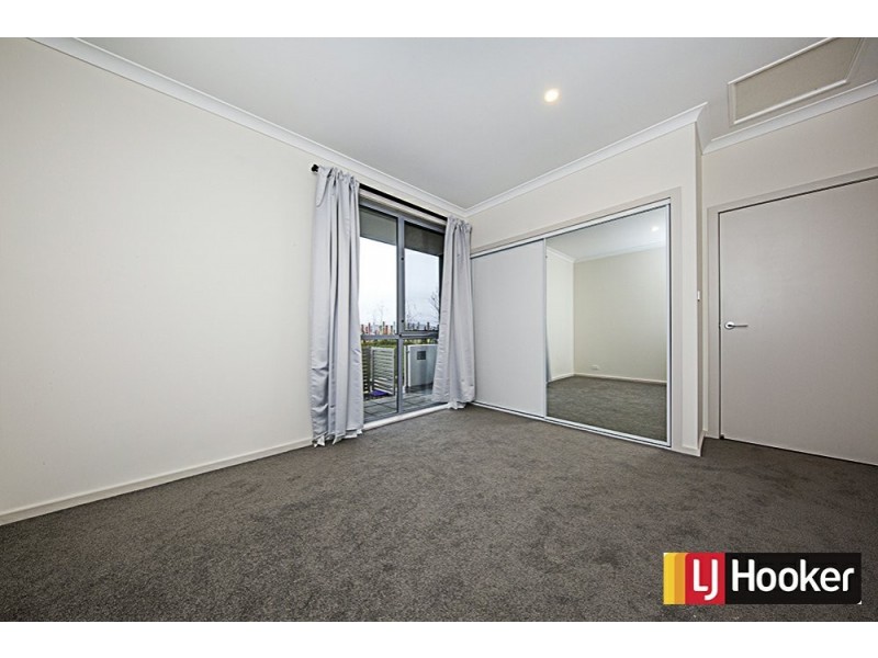 15 Lovegrove Walk, Googong NSW 2620