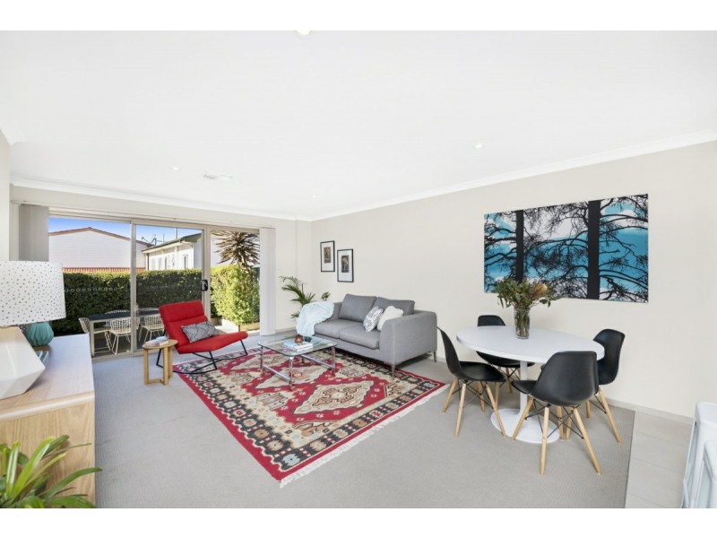 2/11 Adams Street, Queanbeyan NSW 2620