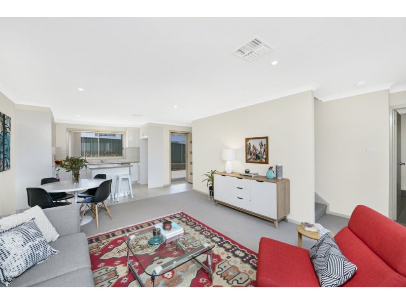 2/11 Adams Street, Queanbeyan NSW 2620