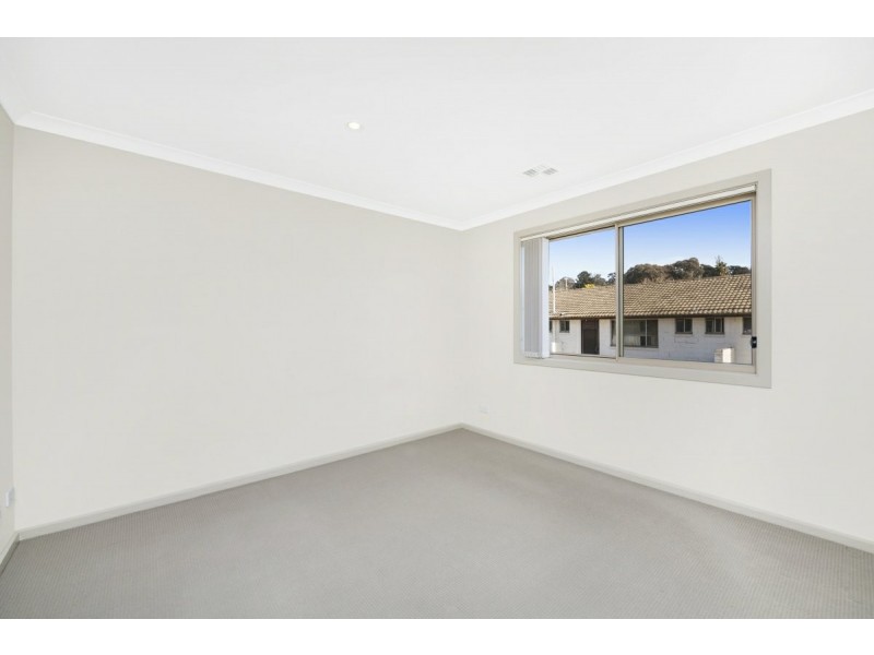 2/11 Adams Street, Queanbeyan NSW 2620