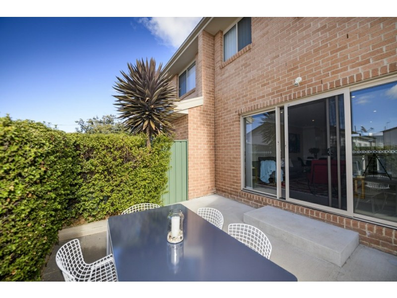 2/11 Adams Street, Queanbeyan NSW 2620