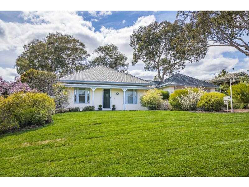 11 Halloran Drive, Jerrabomberra NSW 2619