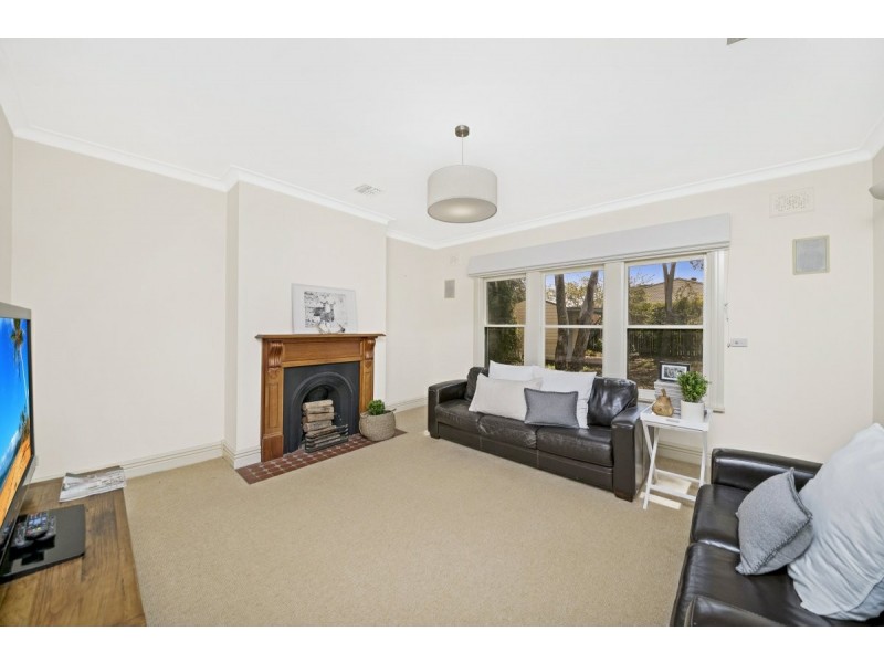 11 Halloran Drive, Jerrabomberra NSW 2619