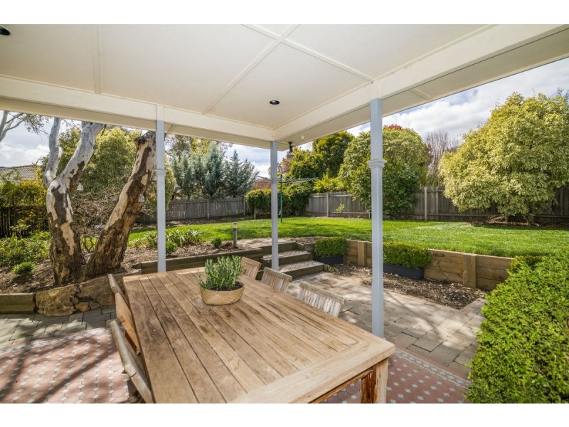 11 Halloran Drive, Jerrabomberra NSW 2619