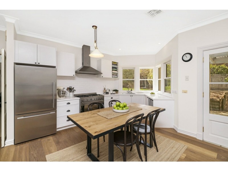 11 Halloran Drive, Jerrabomberra NSW 2619