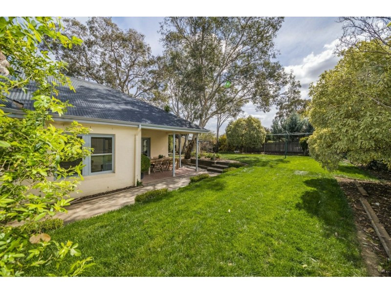 11 Halloran Drive, Jerrabomberra NSW 2619