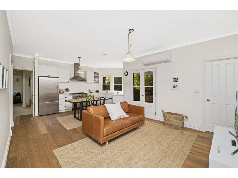 11 Halloran Drive, Jerrabomberra NSW 2619