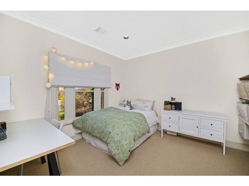 11 Halloran Drive, Jerrabomberra NSW 2619