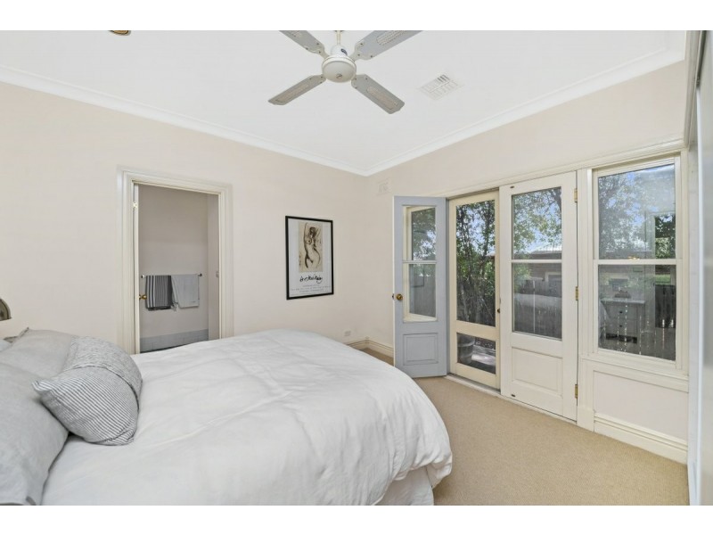 11 Halloran Drive, Jerrabomberra NSW 2619