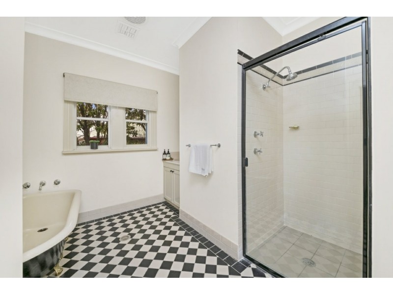 11 Halloran Drive, Jerrabomberra NSW 2619