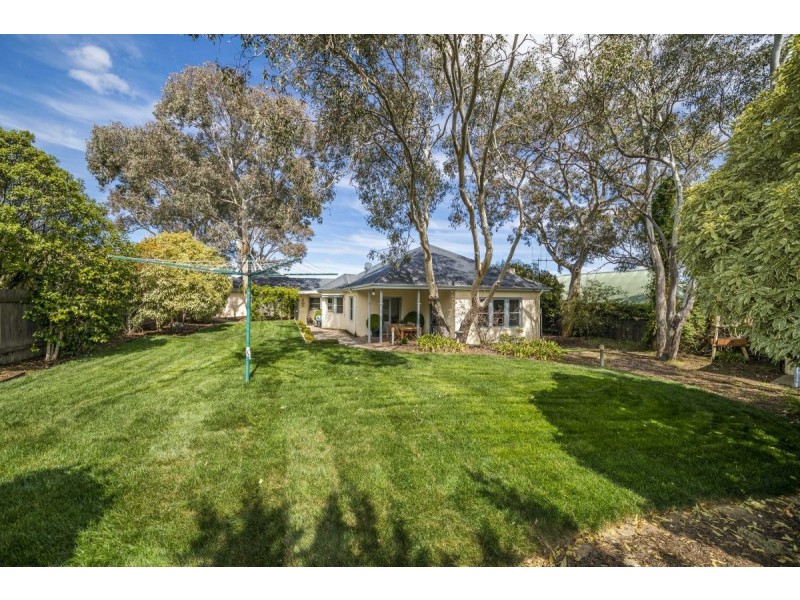 11 Halloran Drive, Jerrabomberra NSW 2619