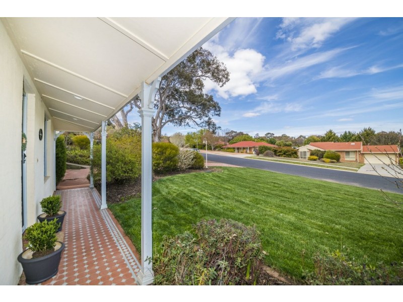 11 Halloran Drive, Jerrabomberra NSW 2619