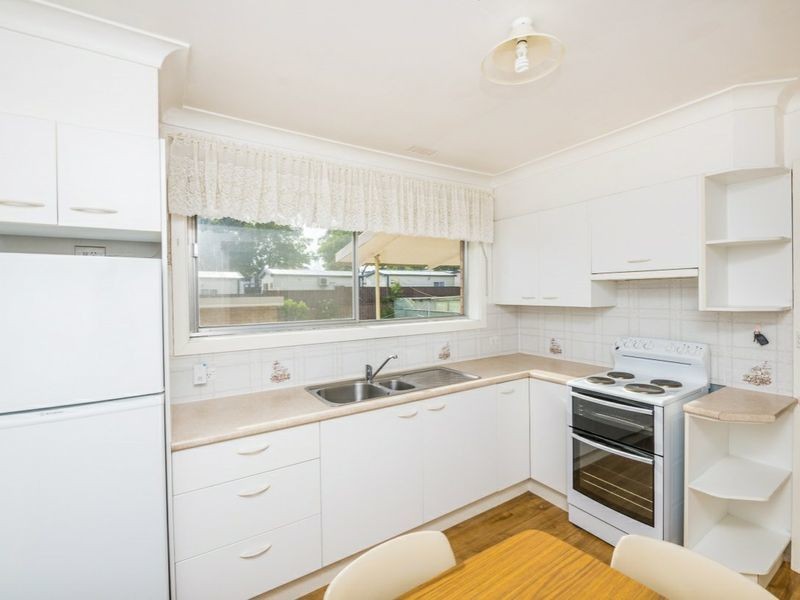 37 Christopher Crescent, Queanbeyan NSW 2620