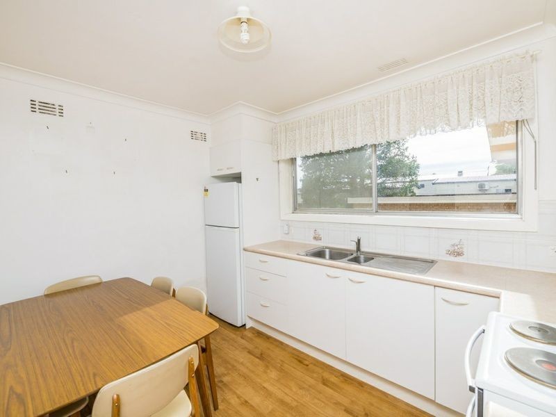 37 Christopher Crescent, Queanbeyan NSW 2620