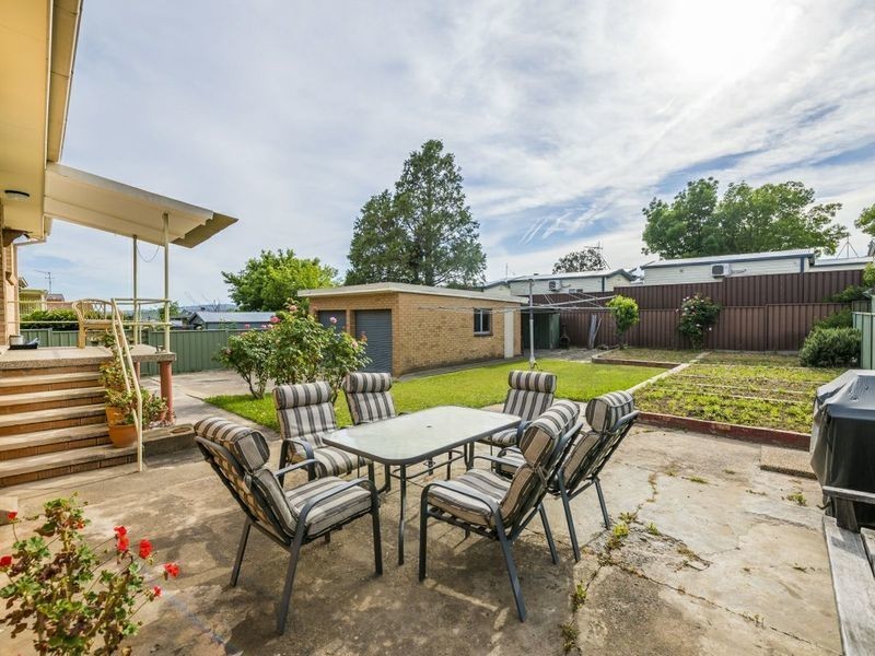 37 Christopher Crescent, Queanbeyan NSW 2620