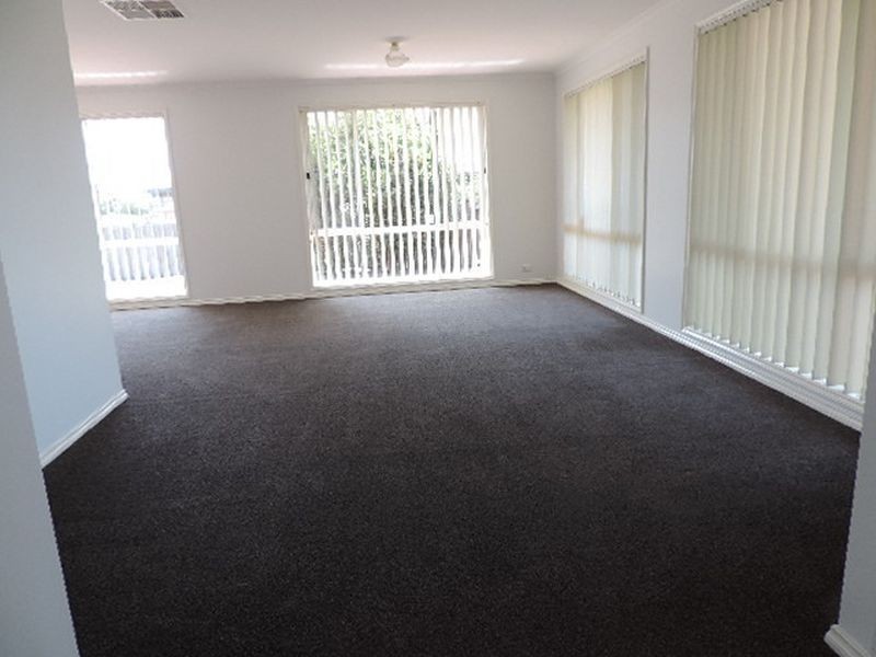 6 Wyena Court, Jerrabomberra NSW 2619