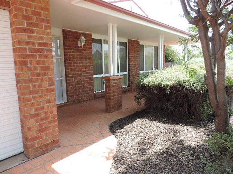 6 Wyena Court, Jerrabomberra NSW 2619