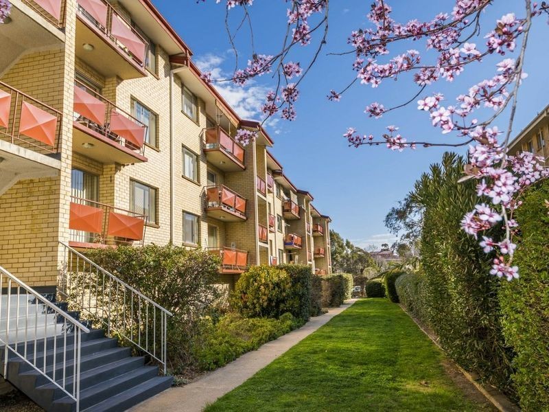 6/52 Trinculo Place, Queanbeyan NSW 2620