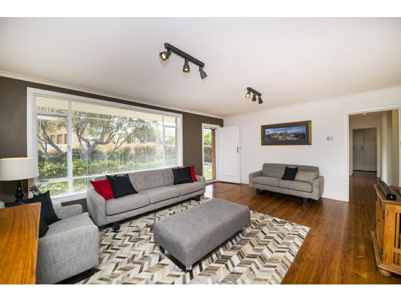 6 Davison Street, Queanbeyan NSW 2620