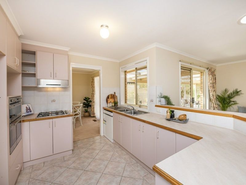 27 Nimbus Place, Queanbeyan NSW 2620