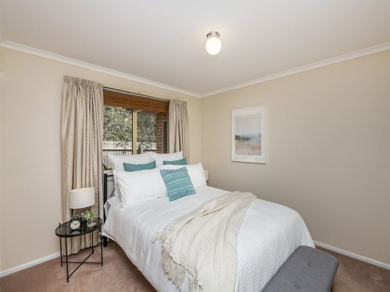 27 Nimbus Place, Queanbeyan NSW 2620