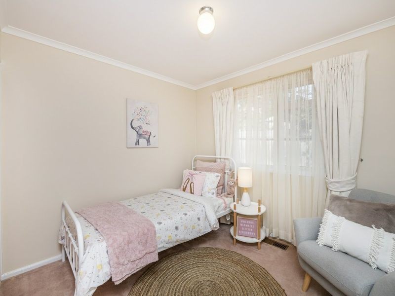 27 Nimbus Place, Queanbeyan NSW 2620