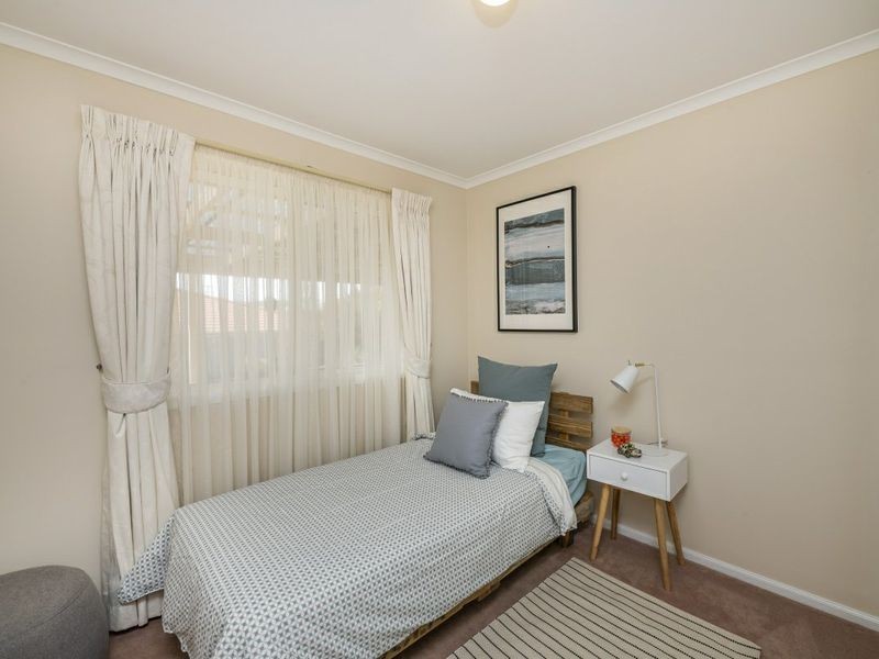 27 Nimbus Place, Queanbeyan NSW 2620