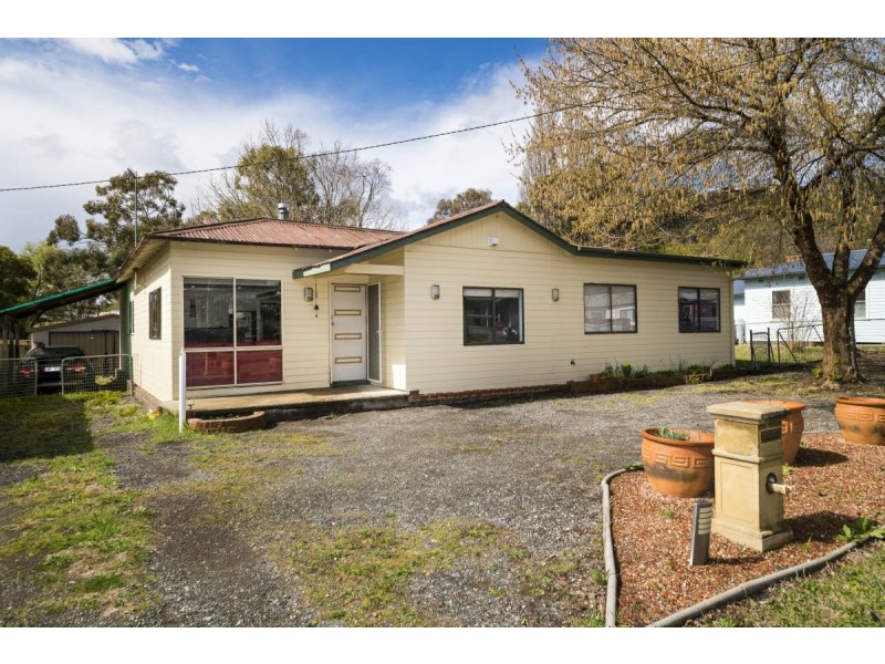 7 Kurrajong Street, Captains Flat NSW 2623