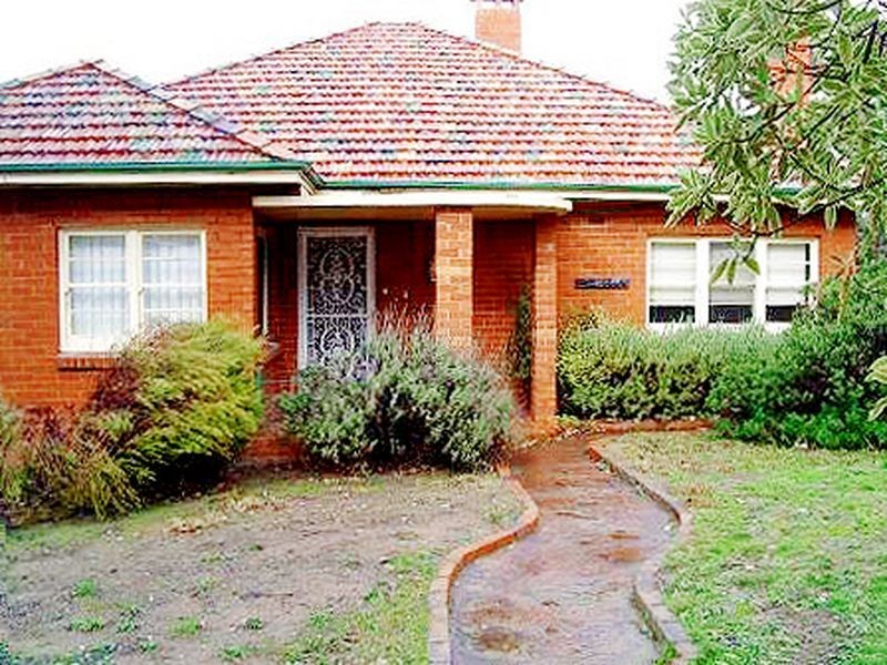 12 Uriarra Road, Queanbeyan NSW 2620