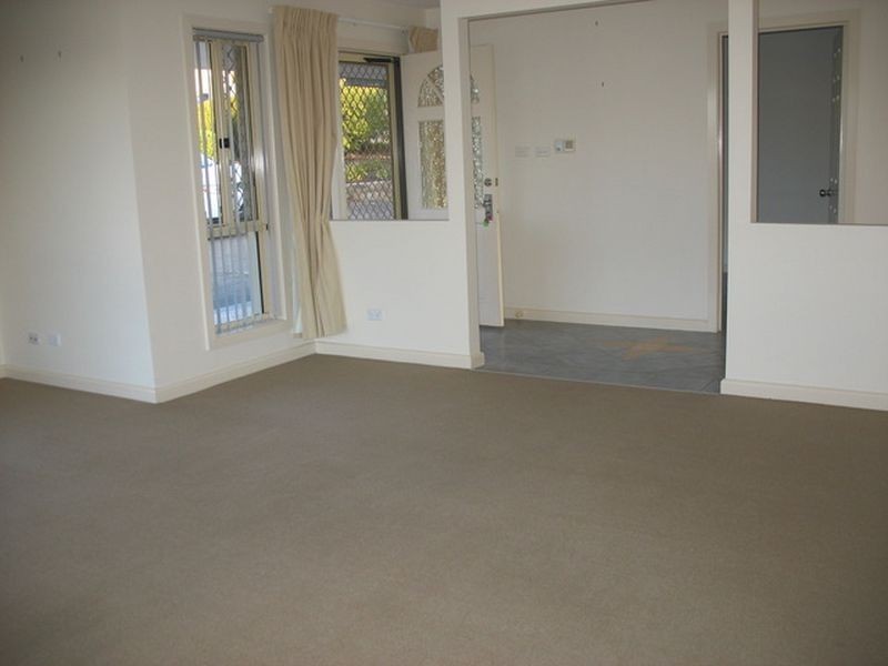 18 Magnolia Close, Jerrabomberra NSW 2619