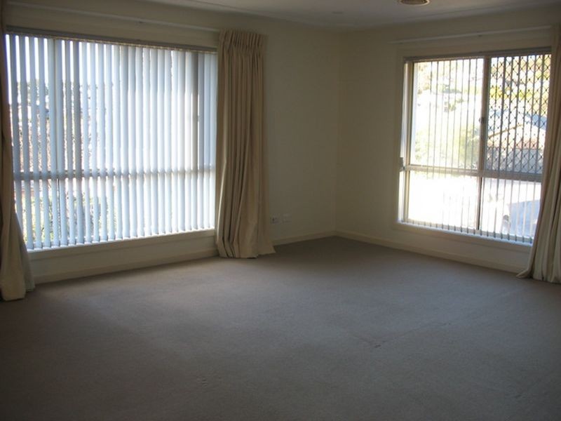 18 Magnolia Close, Jerrabomberra NSW 2619