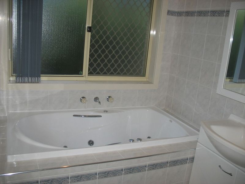 18 Magnolia Close, Jerrabomberra NSW 2619