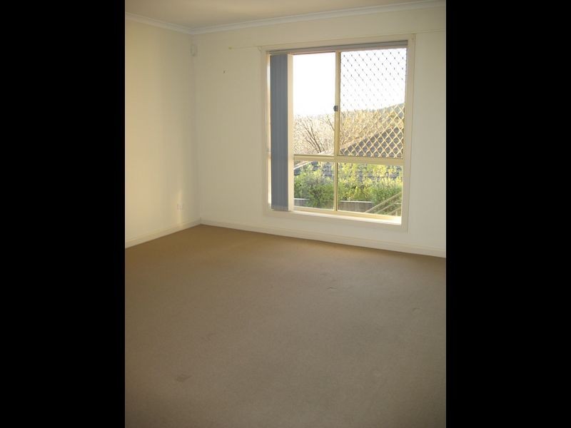 18 Magnolia Close, Jerrabomberra NSW 2619