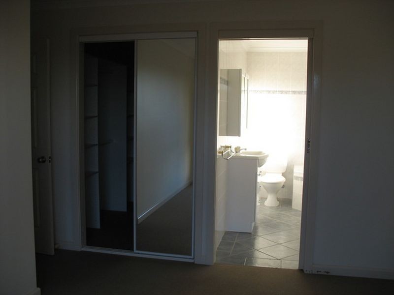 18 Magnolia Close, Jerrabomberra NSW 2619