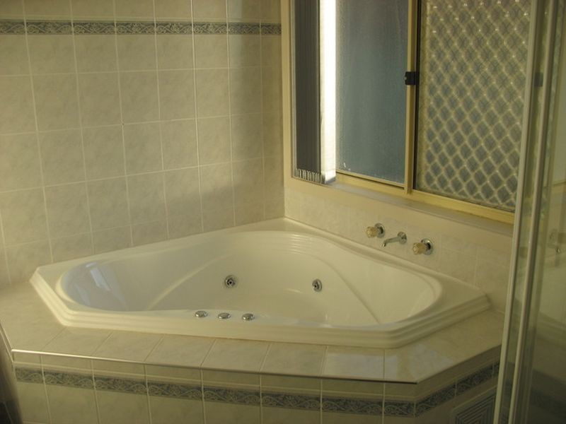 18 Magnolia Close, Jerrabomberra NSW 2619