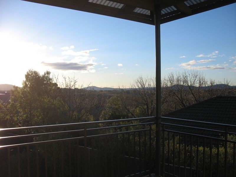 18 Magnolia Close, Jerrabomberra NSW 2619