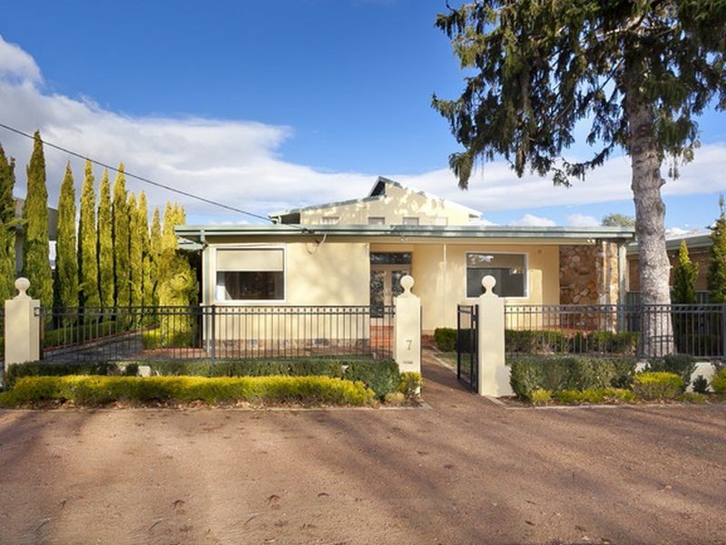 7a Antill Street, Queanbeyan NSW 2620