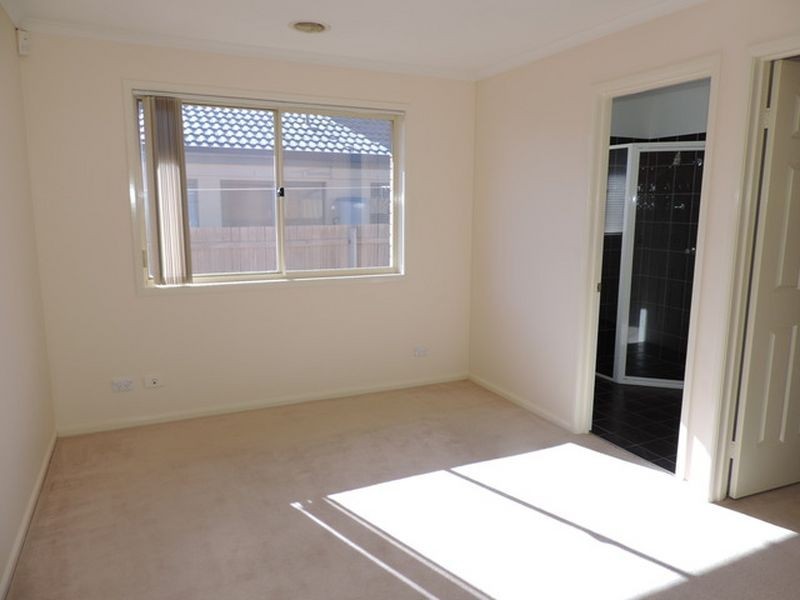 36 Thomas Royal Gardens, Queanbeyan NSW 2620