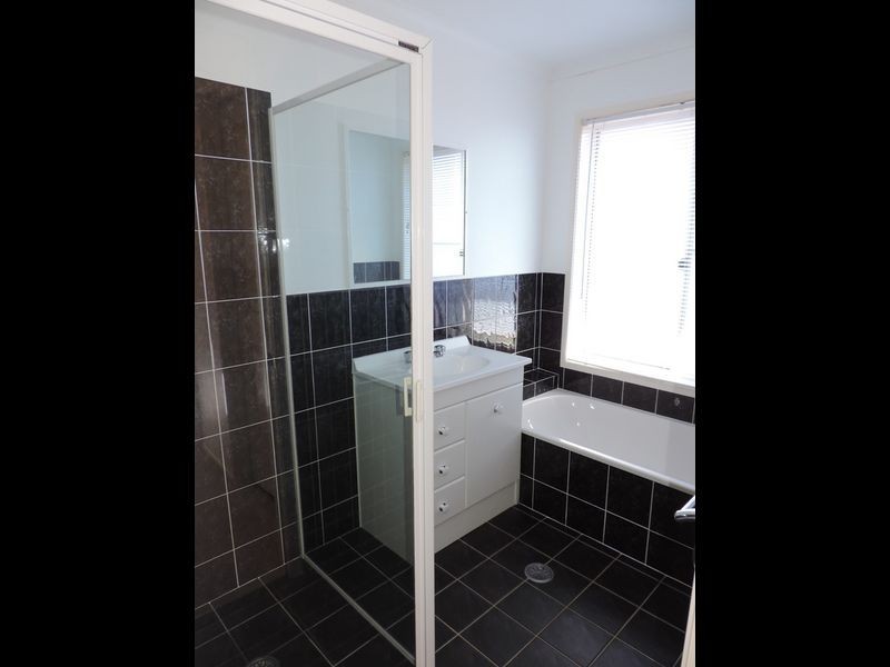 36 Thomas Royal Gardens, Queanbeyan NSW 2620