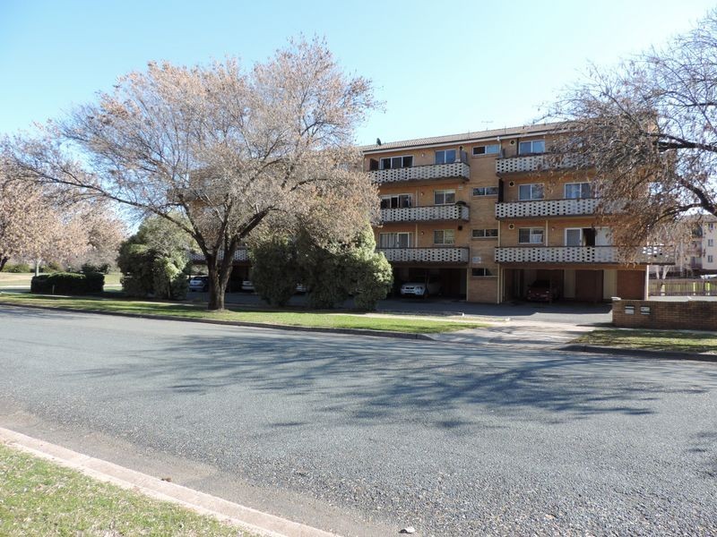2/60 Trinculo Place, Queanbeyan NSW 2620