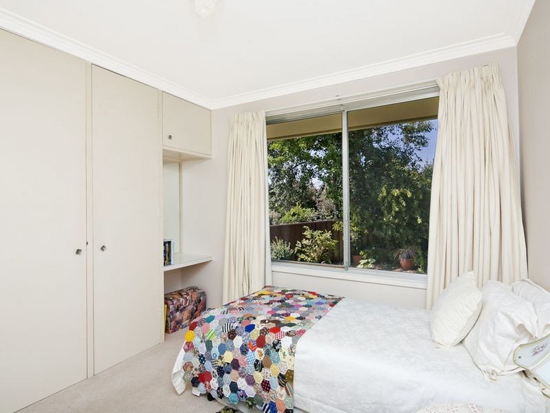 8 Breden Place, Queanbeyan NSW 2620