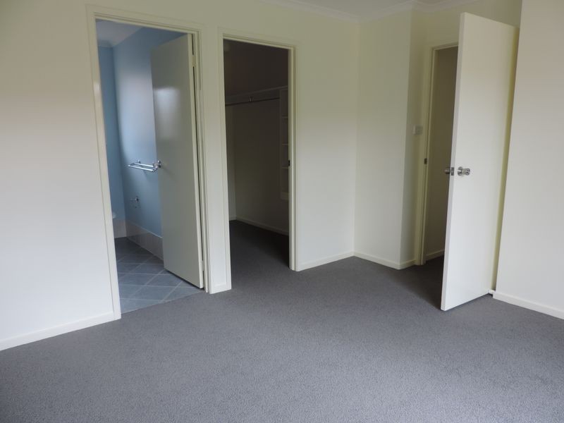 24 Ironbark Circuit, Jerrabomberra NSW 2619